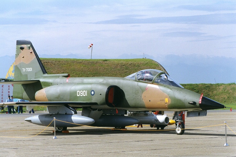 http://www.taiwanairpower.org/af/at3/0901.jpg